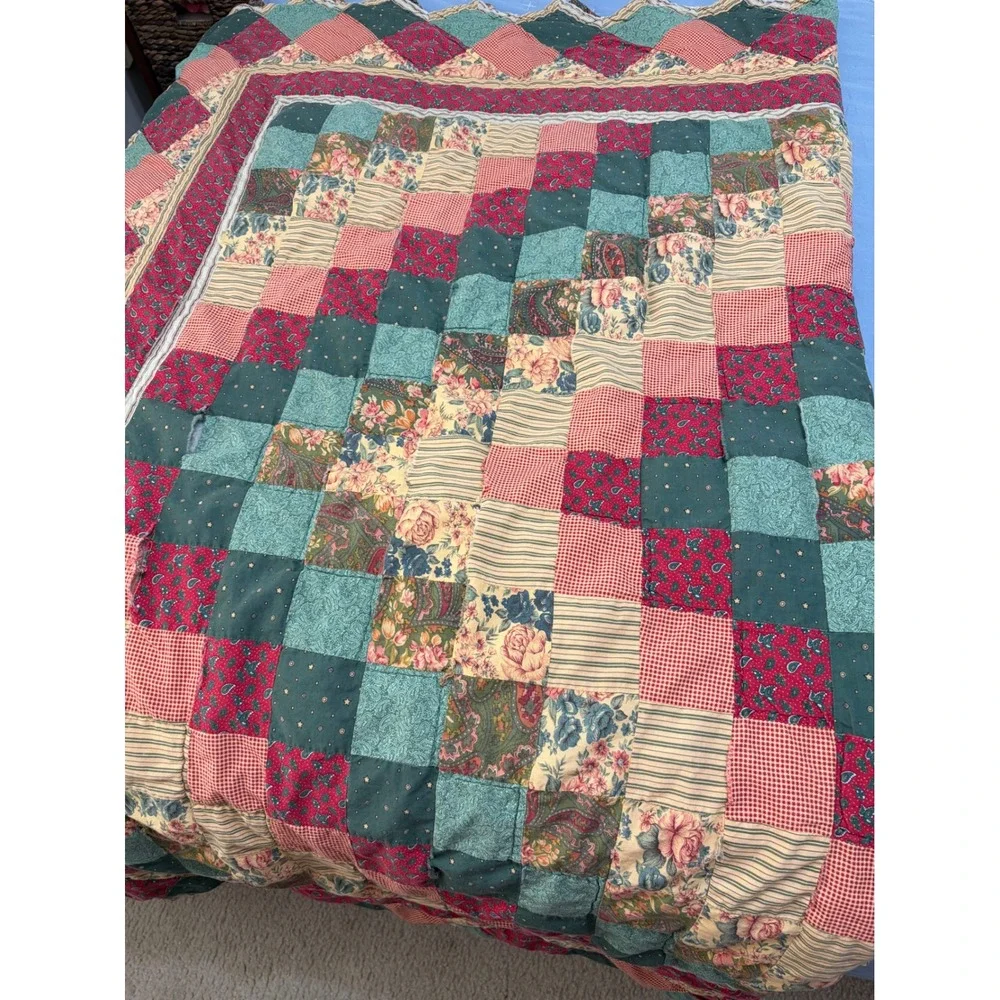 Vintage Patchwork Quilt Scalloped Edge Floral Paisley Reversible Multicolor